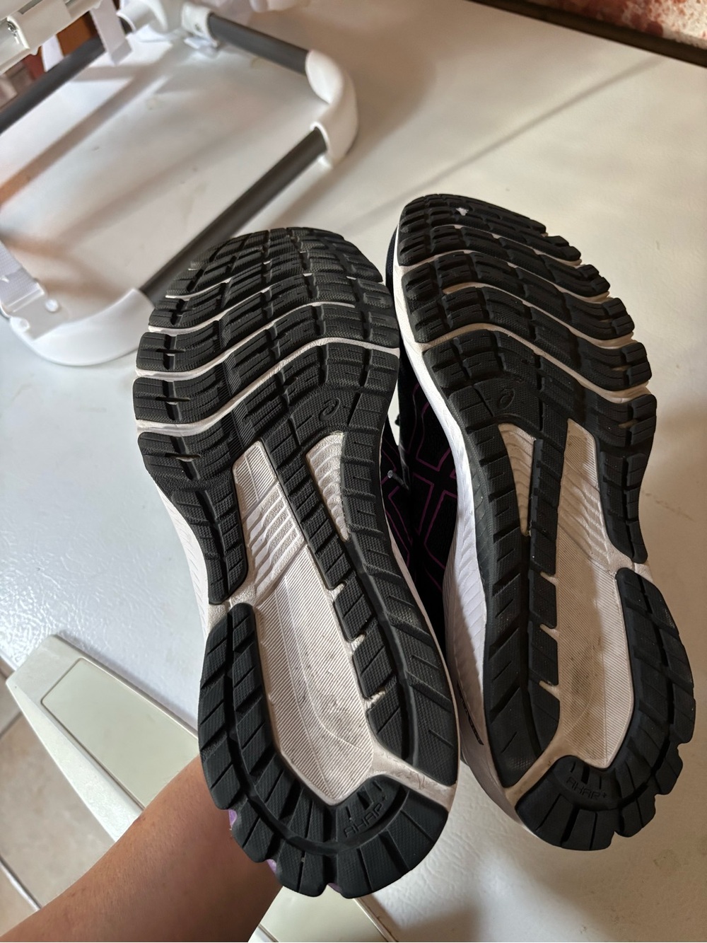 ASICS - Picture 5 of 6
